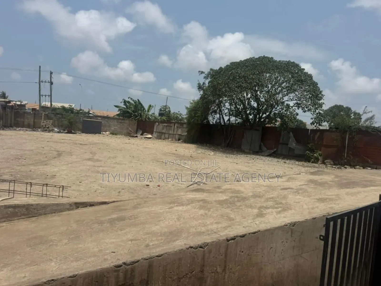 1,300 Warehouse For Rent In in Dworwulu