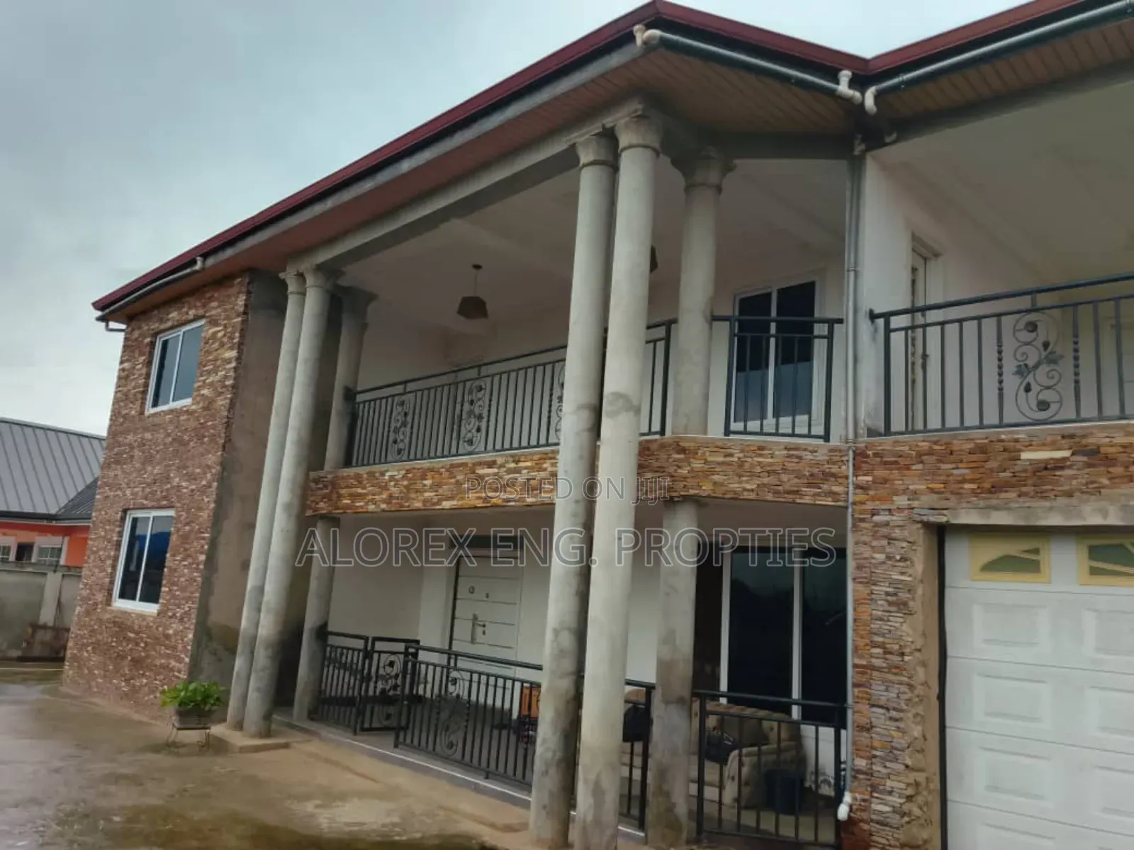 9bdrm House in Self Compound House, Oyibi for sale in Oyibi