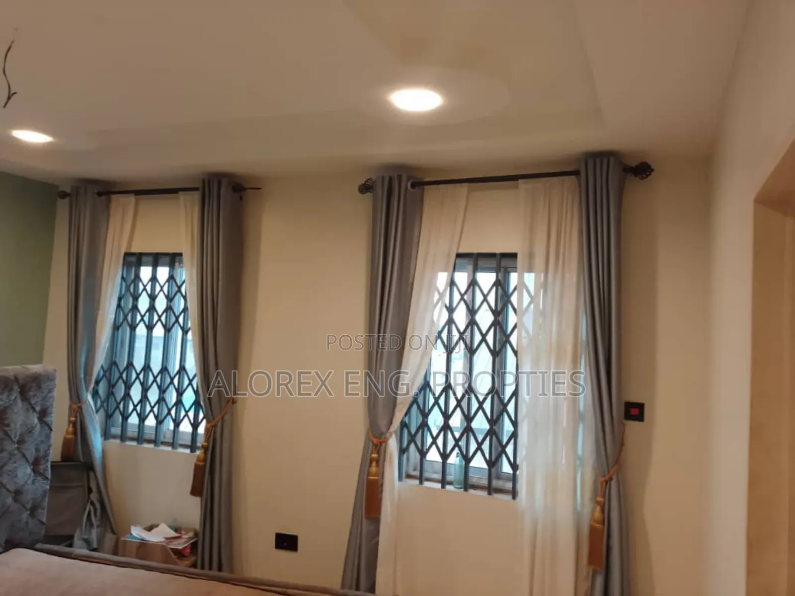 9bdrm House in Self Compound House, Oyibi for sale in Oyibi