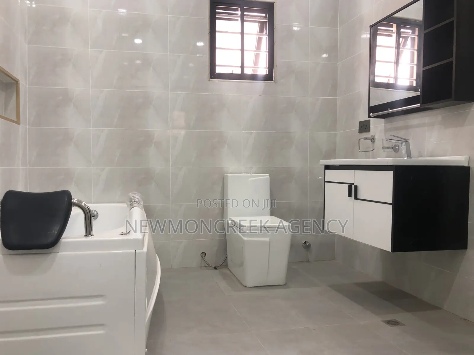 4bdrm Duplex in Oyarifa Estates, Accra Metropolitan for sale in Accra Metropolitan