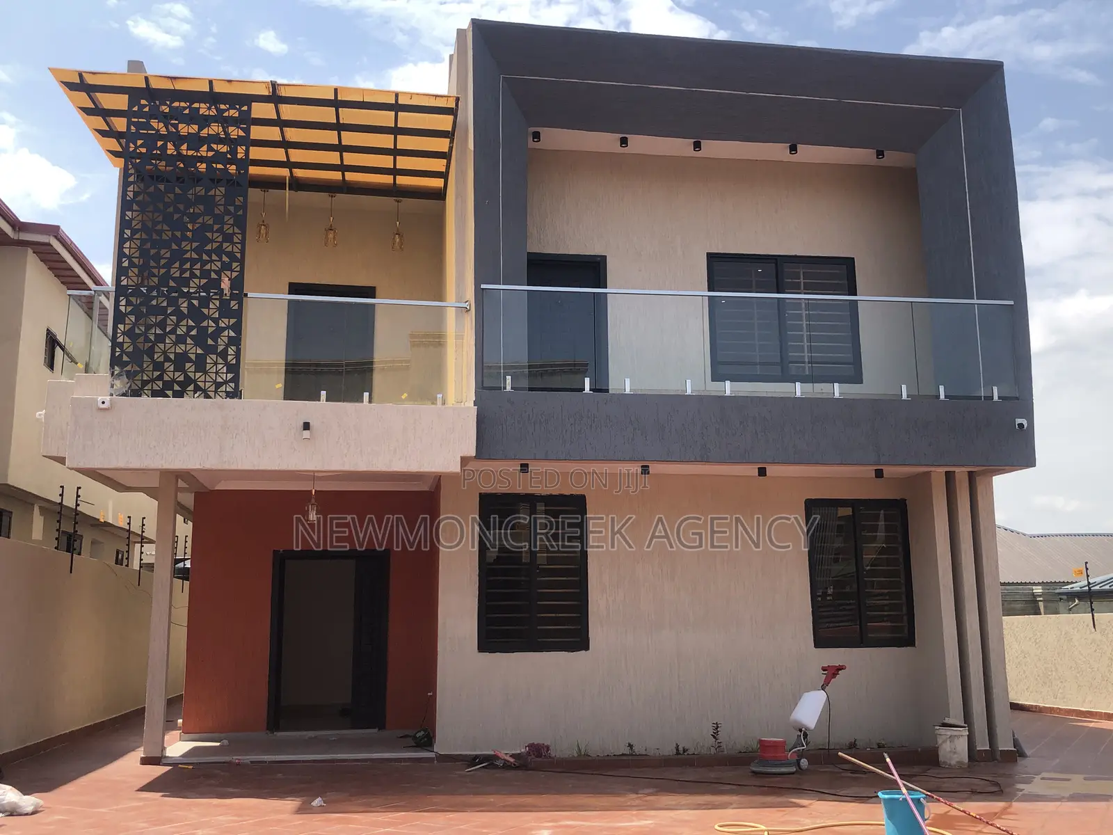 4bdrm Duplex in Oyarifa Estates, Accra Metropolitan for sale in Accra Metropolitan