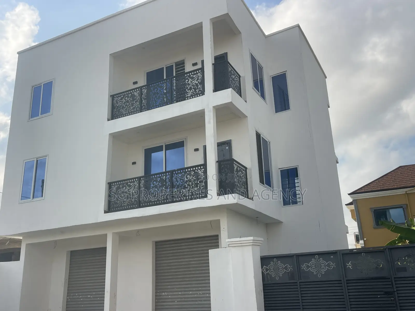 2bdrm Apartment in Lashibi, Sakumono for rent in Sakumono