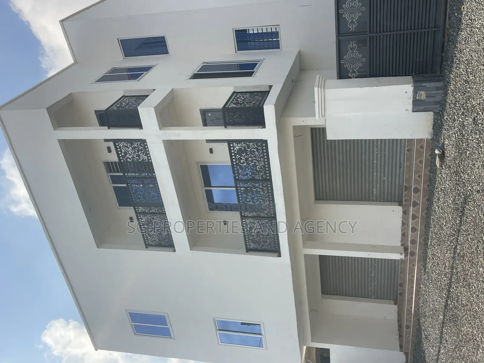 2bdrm Apartment in Lashibi, Sakumono for rent in Sakumono