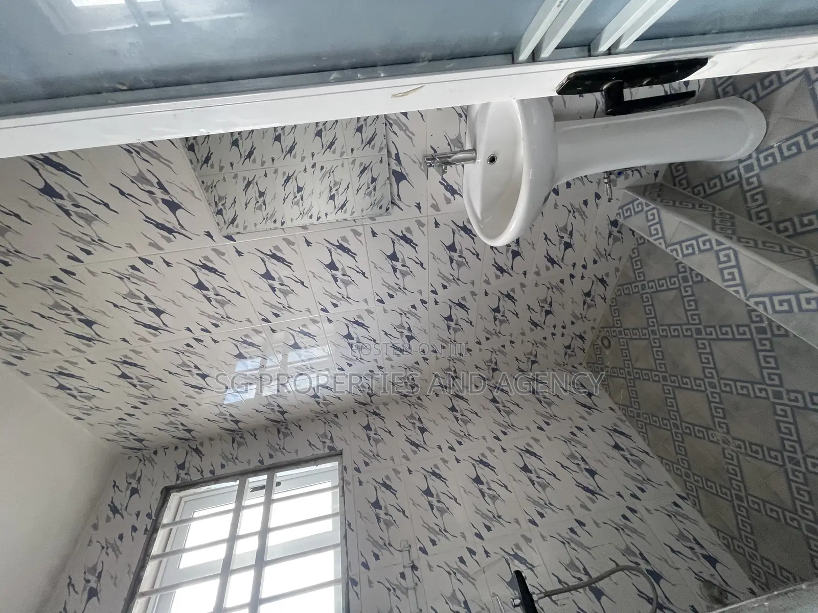 2bdrm Apartment in Lashibi, Sakumono for rent in Sakumono