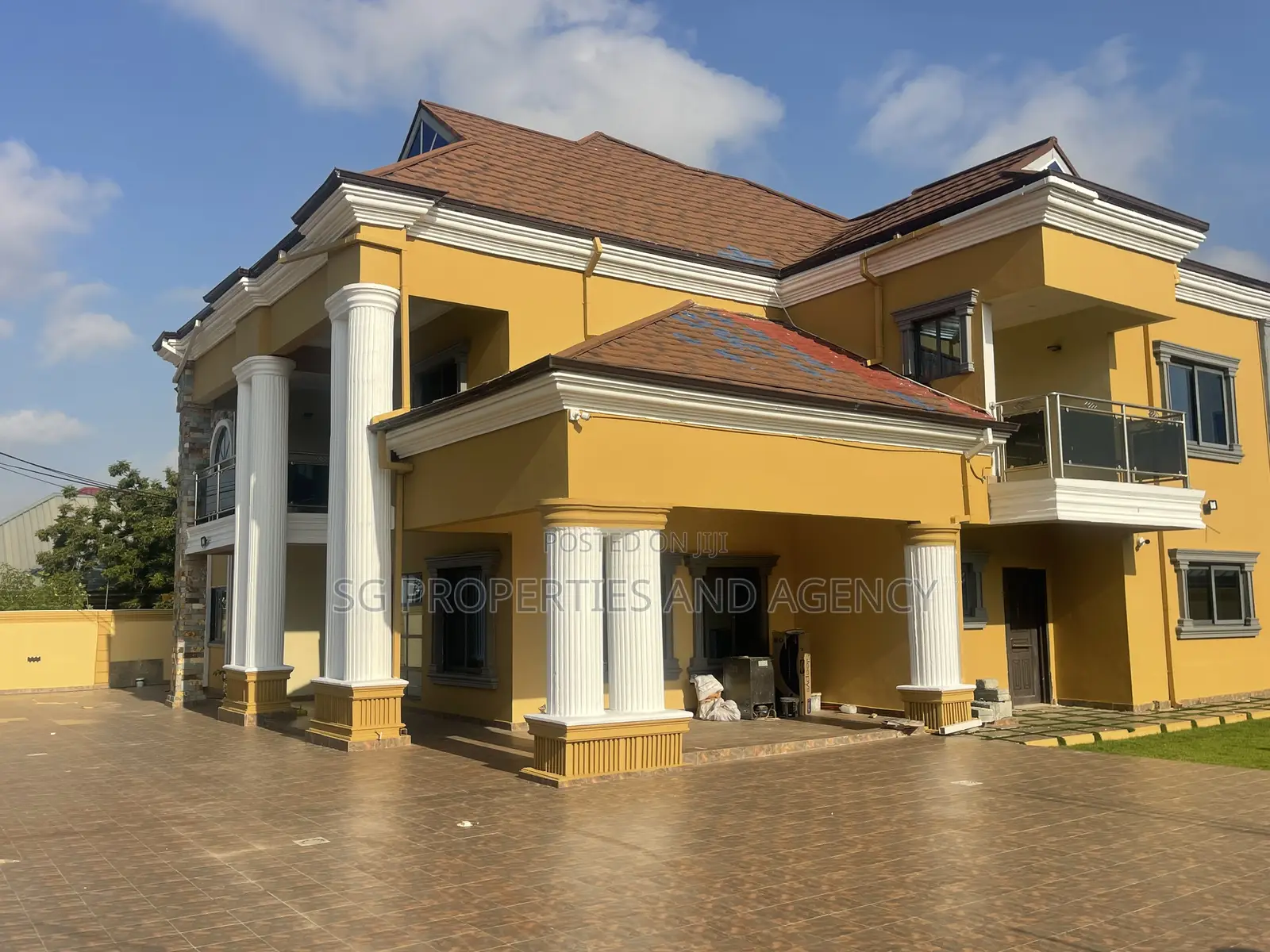 5bdrm Mansion in Lashibi, Sakumono for rent in Sakumono
