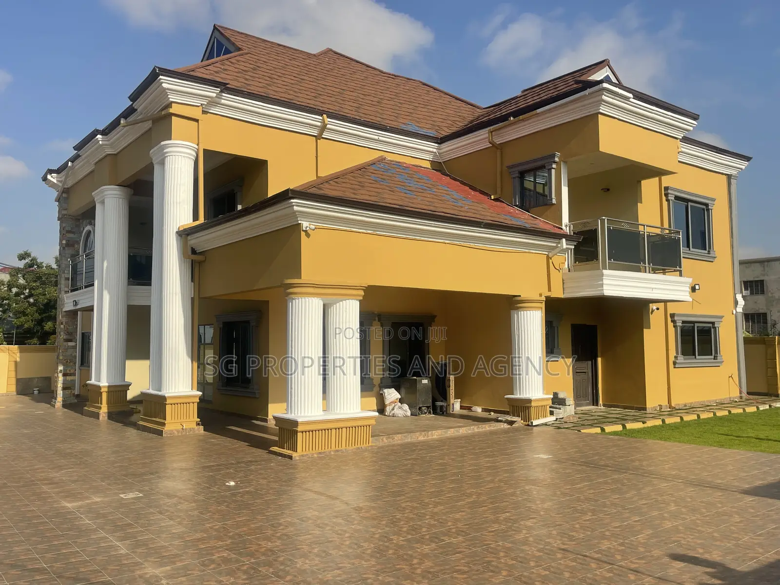 5bdrm Mansion in Lashibi, Sakumono for rent in Sakumono