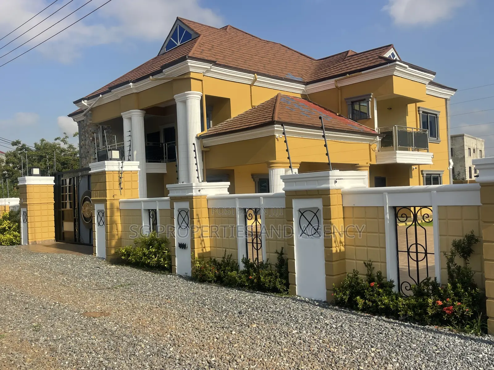 5bdrm Mansion in Lashibi, Sakumono for rent in Sakumono
