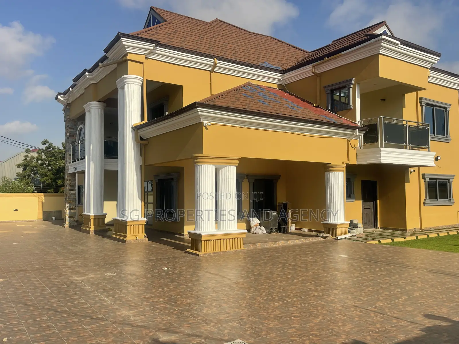 5bdrm Mansion in Lashibi, Sakumono for rent in Sakumono