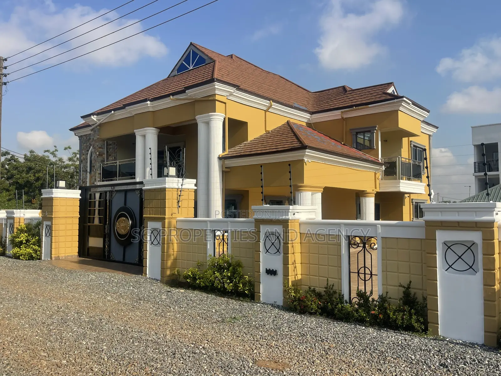 5bdrm Mansion in Lashibi, Sakumono for rent in Sakumono