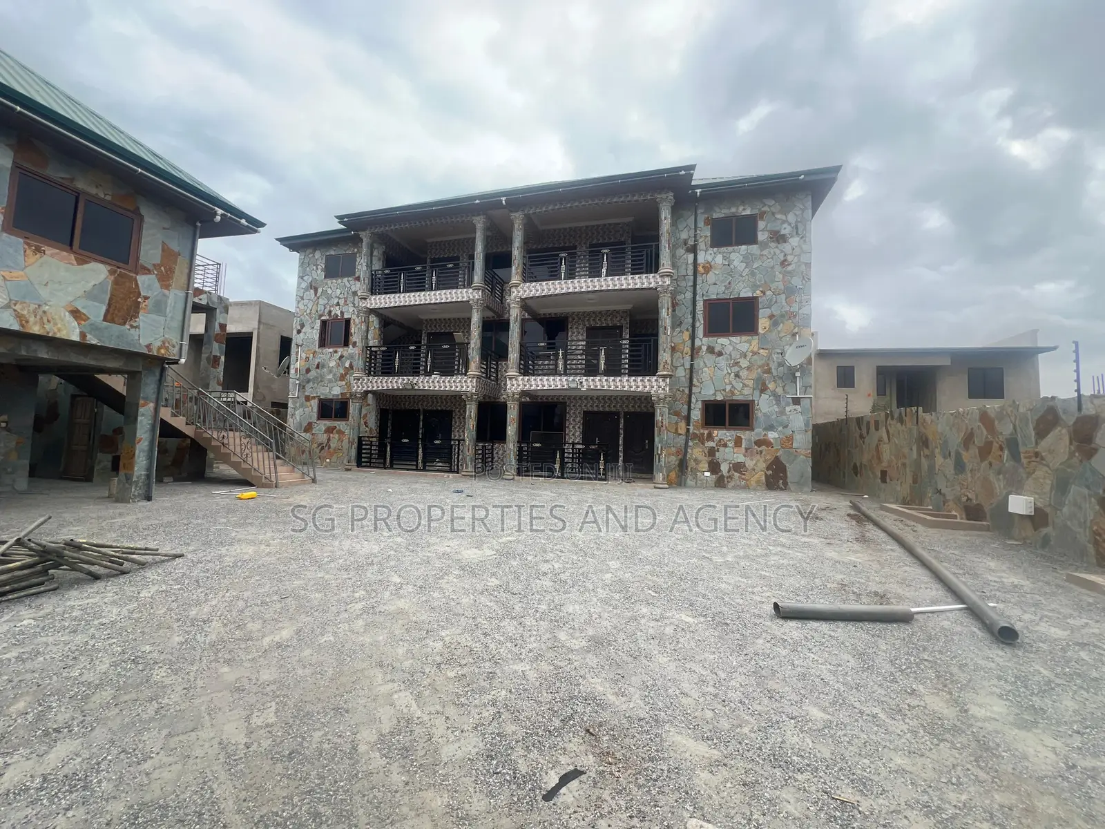 2bdrm Apartment in Lashibi, Sakumono for rent in Sakumono