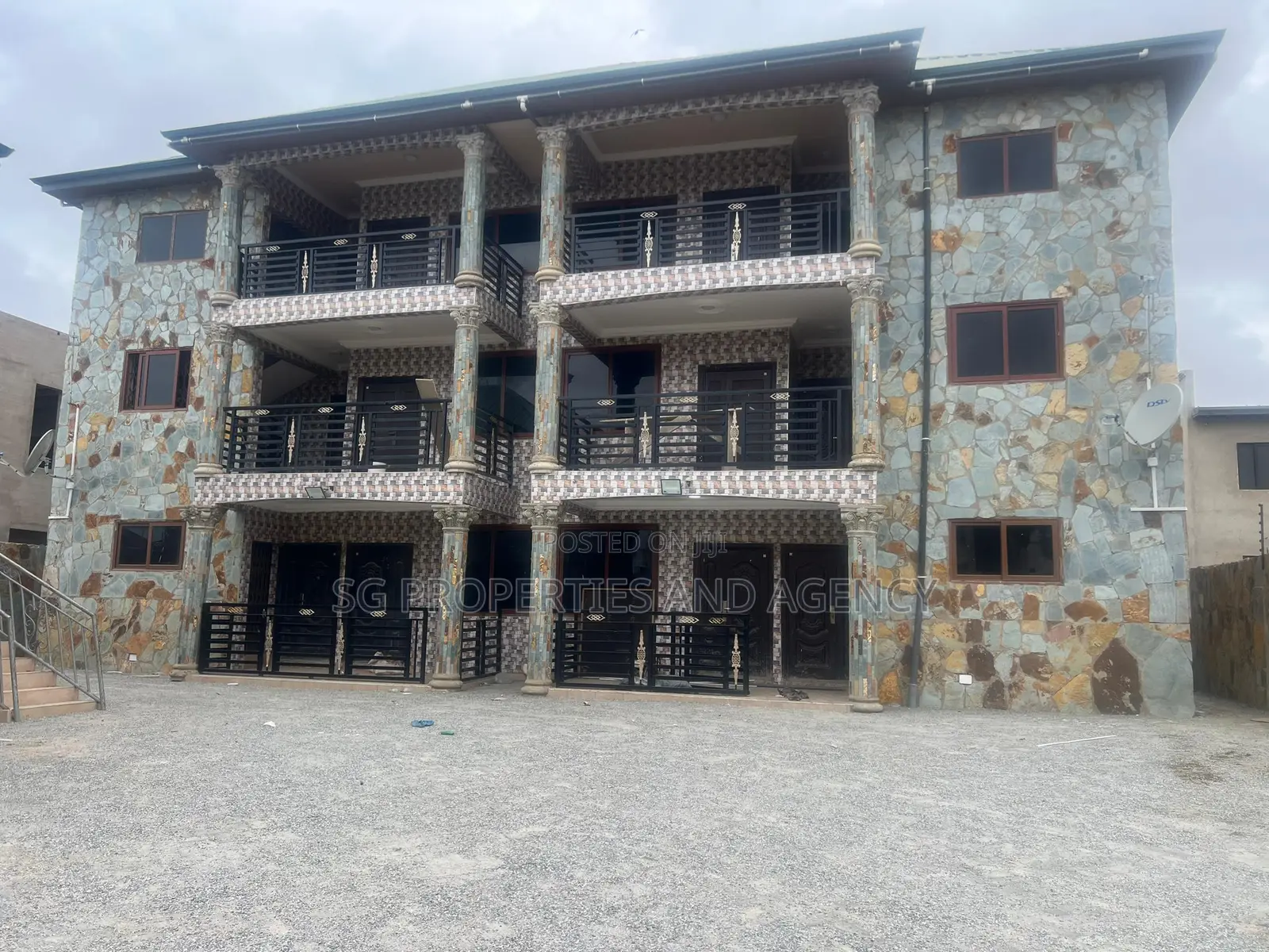 2bdrm Apartment in Lashibi, Sakumono for rent in Sakumono