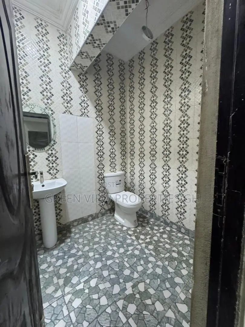 7bdrm Duplex in West Hills Mall Area for rent in West Hills Mall Area