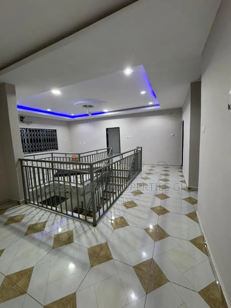 7bdrm Duplex in West Hills Mall Area for rent in West Hills Mall Area