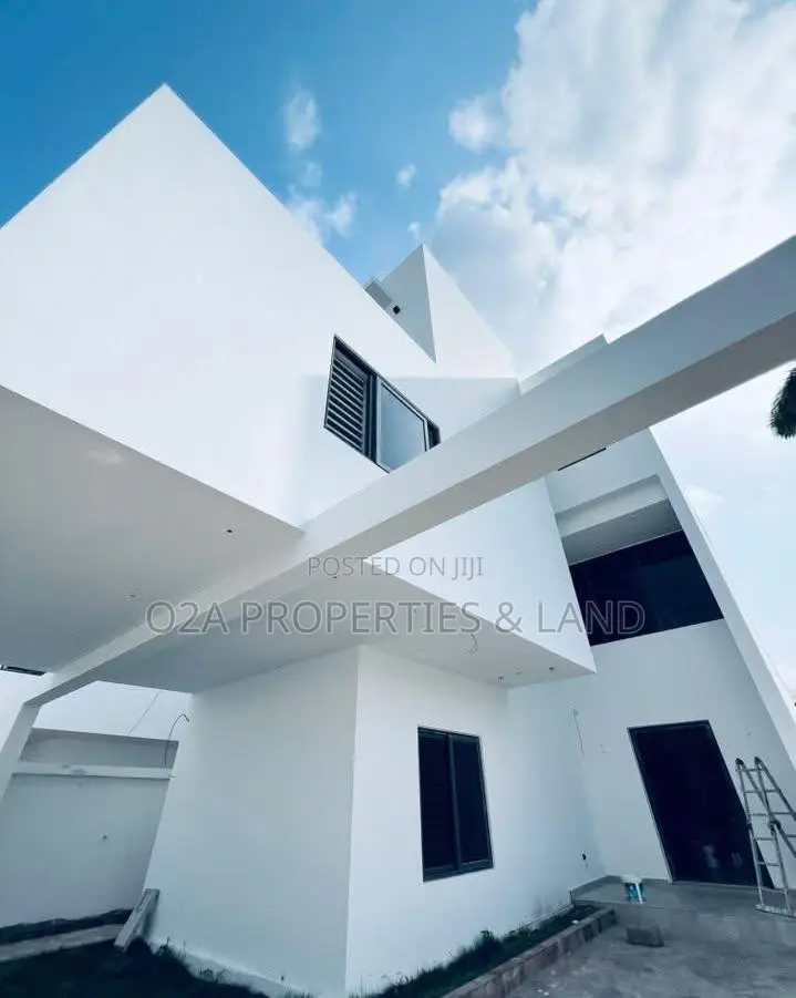 5bdrm House in East Legon, Bawaleshie for sale in Bawaleshie