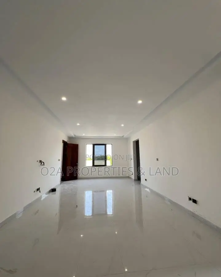 5bdrm House in East Legon, Bawaleshie for sale in Bawaleshie