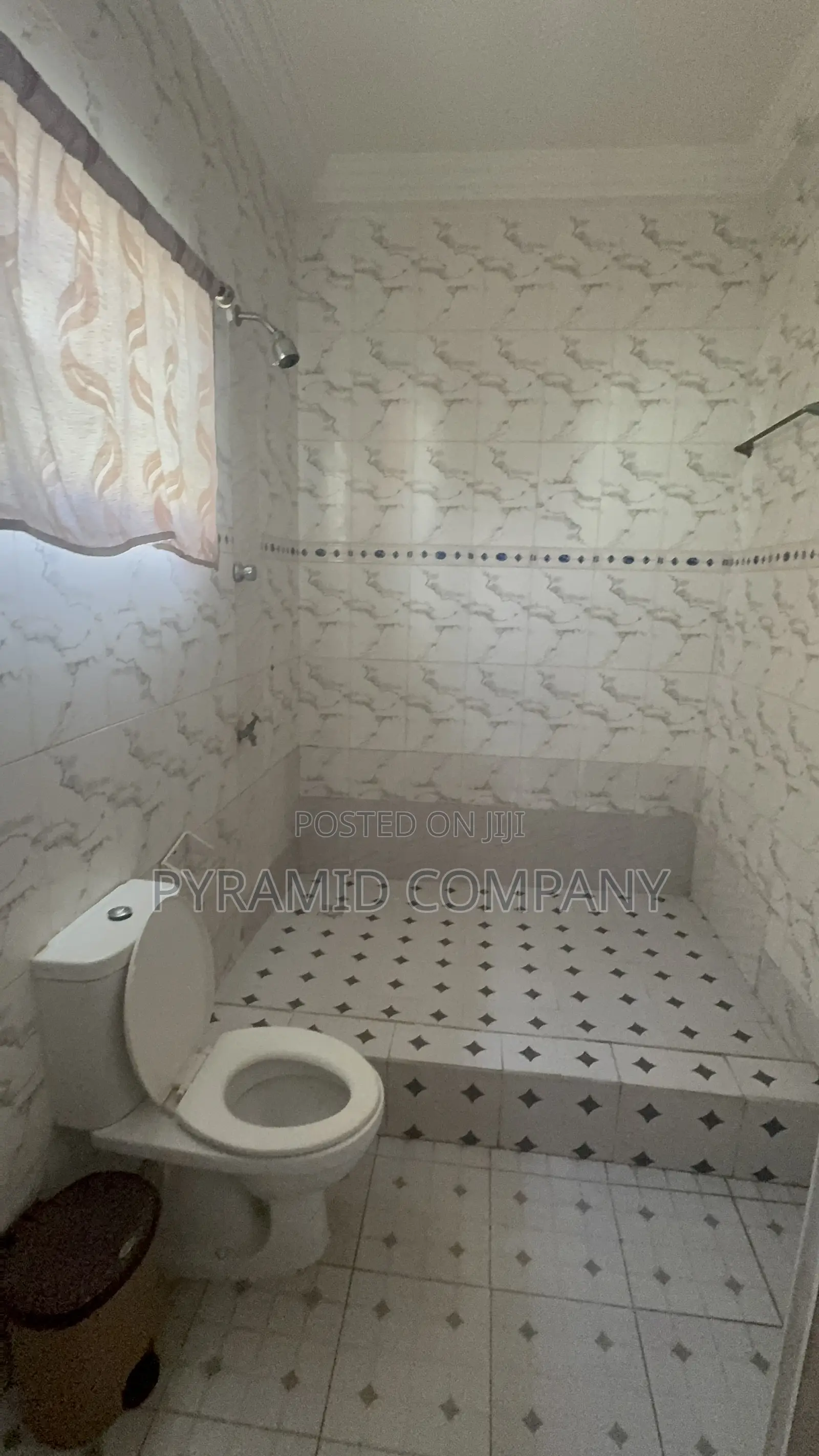 6bdrm House in Pyramid Estate, Kasoa for sale in Kasoa