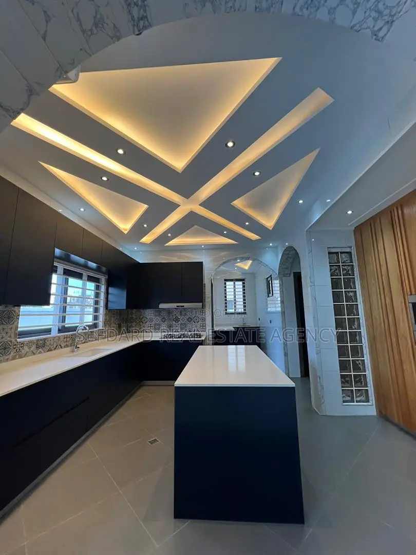 5bdrm Mansion in East Legon for sale in East Legon