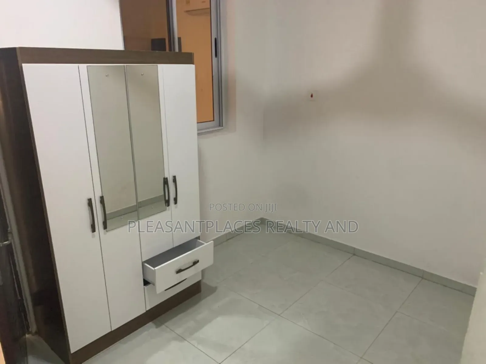 3bdrm Apartment in Pleasantplaces, Dzorwulu for rent in Dzorwulu