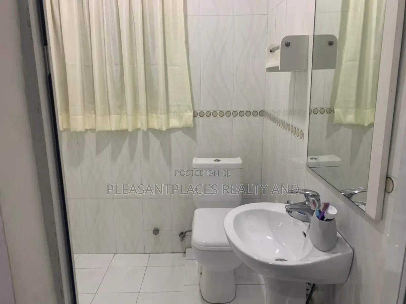 3bdrm Apartment in Pleasantplaces, Dzorwulu for rent in Dzorwulu