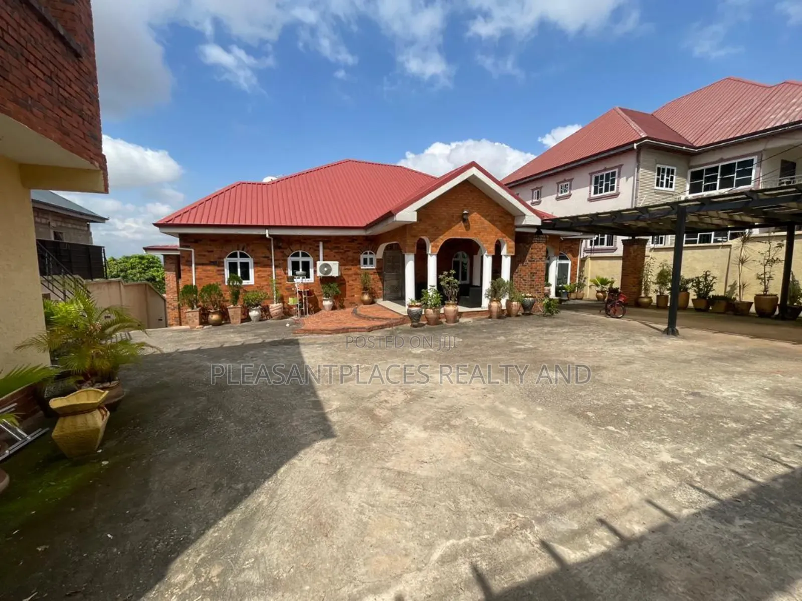 6bdrm Duplex in Pleasantplaces, Pokuase for sale in Pokuase
