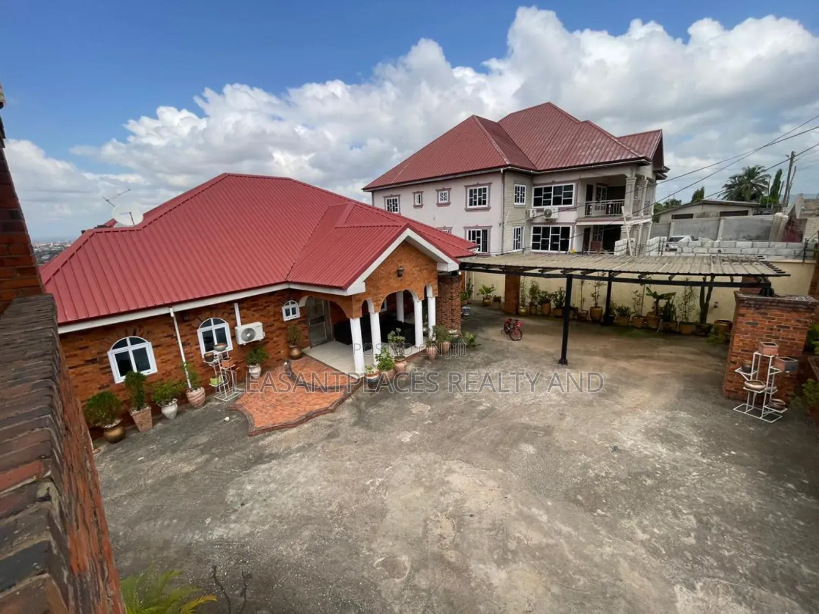 6bdrm Duplex in Pleasantplaces, Pokuase for sale in Pokuase