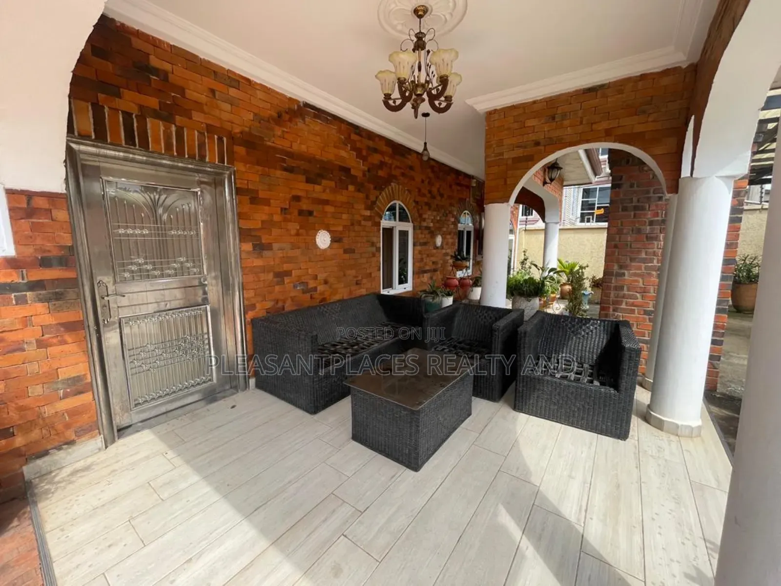 6bdrm Duplex in Pleasantplaces, Pokuase for sale in Pokuase