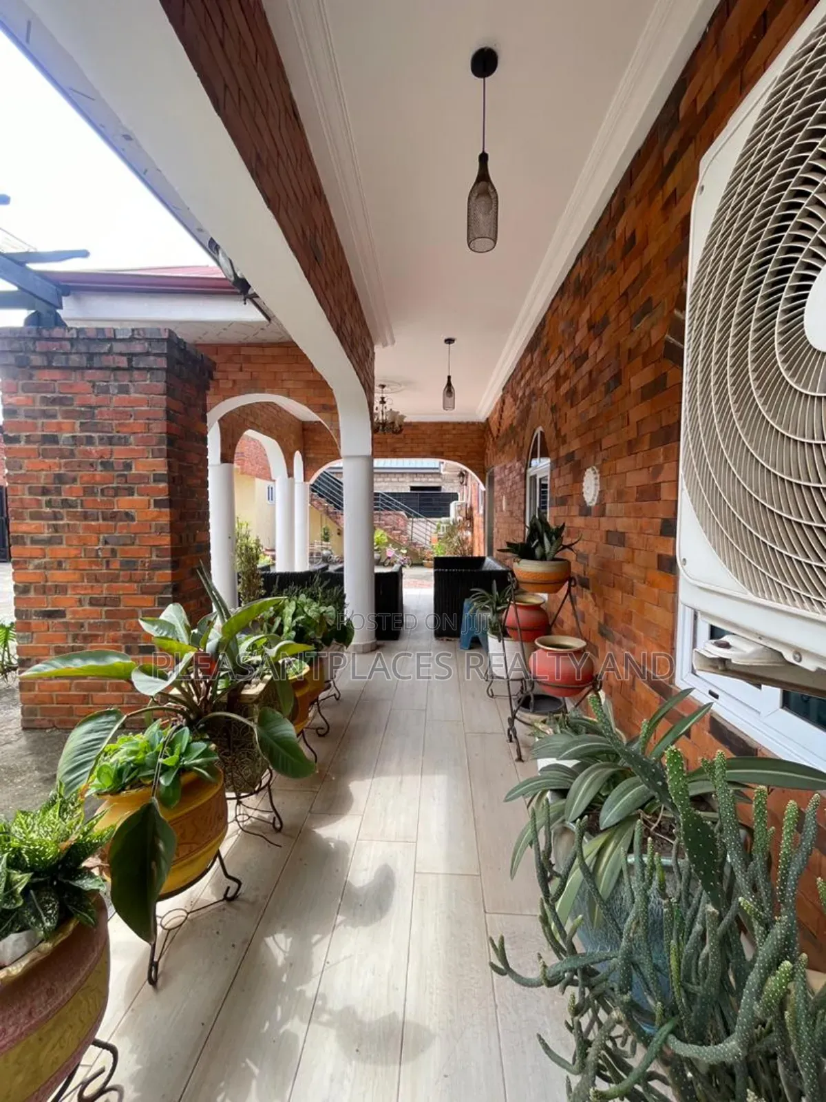 6bdrm Duplex in Pleasantplaces, Pokuase for sale in Pokuase