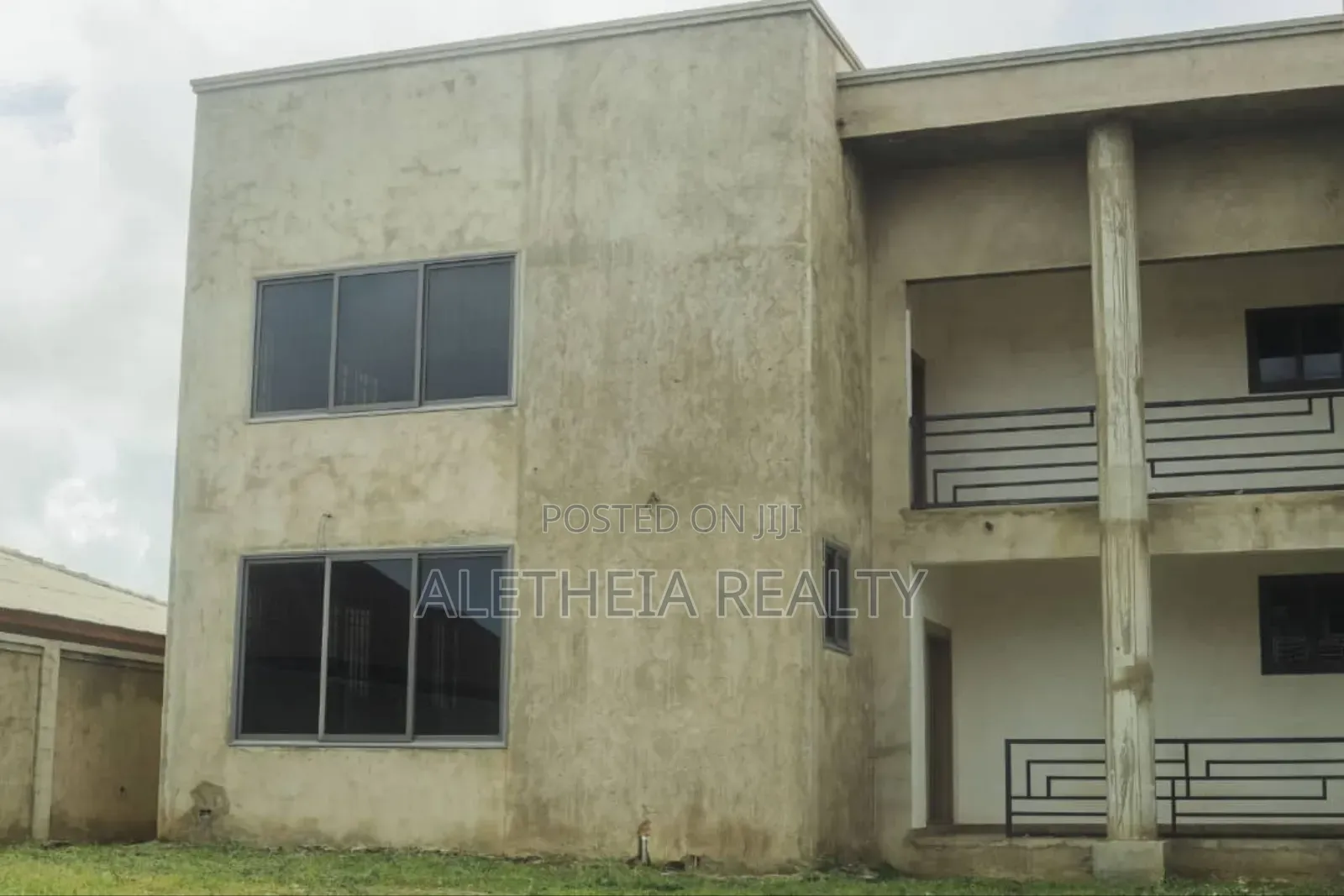 4bdrm Duplex in Prampram for sale in Prampram