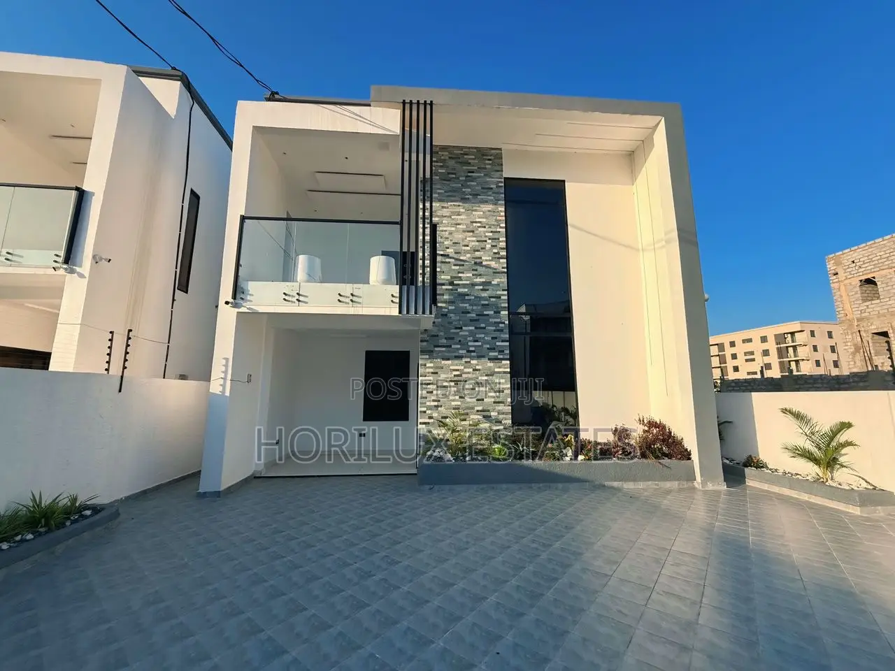4bdrm Duplex in Horilux Estates, East Legon for sale in East Legon
