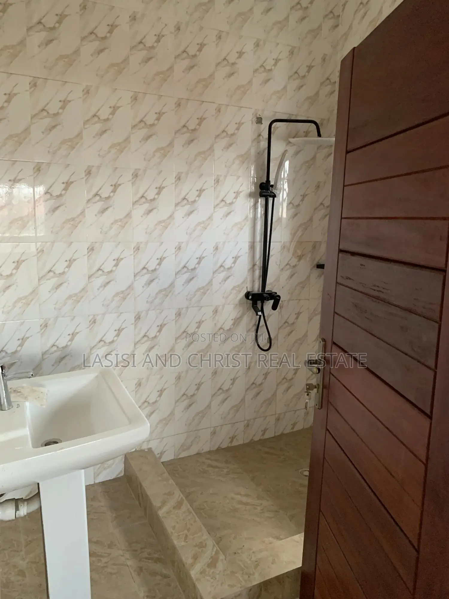 3bdrm Apartment in Lasisi And Christ, Amasaman for rent in Amasaman