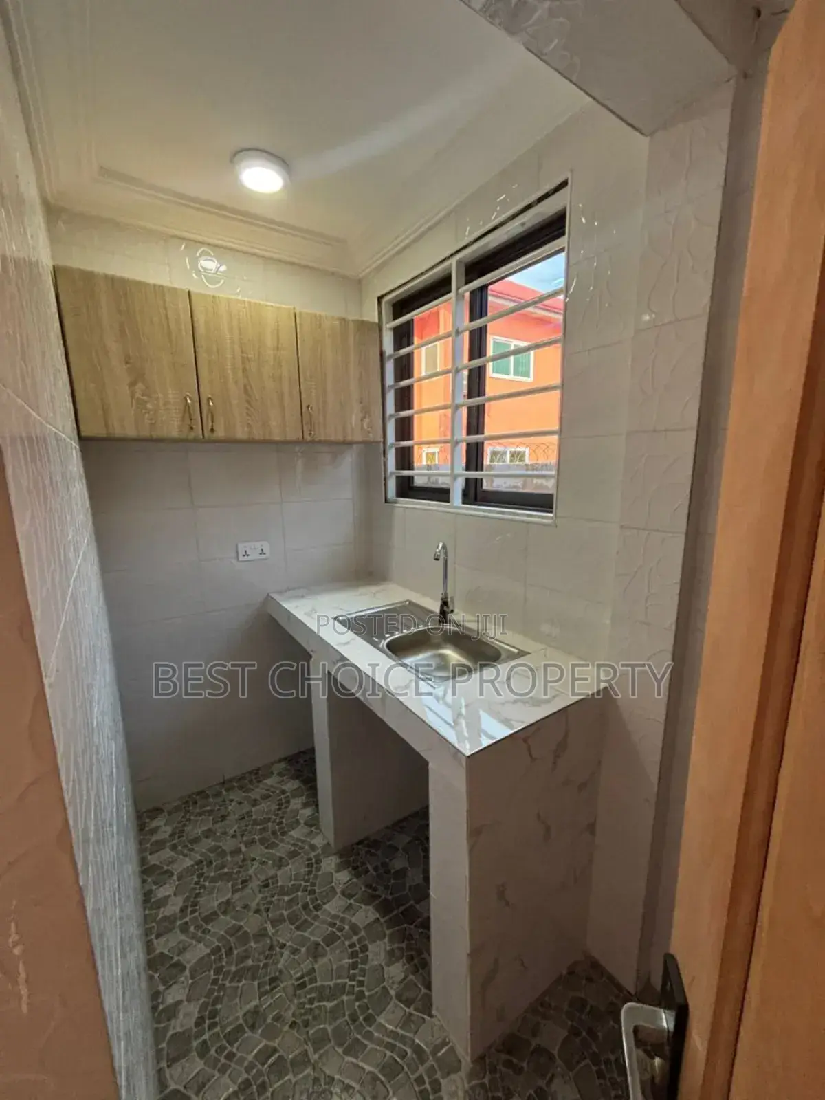 Ex- Single Room Sc in Adenta