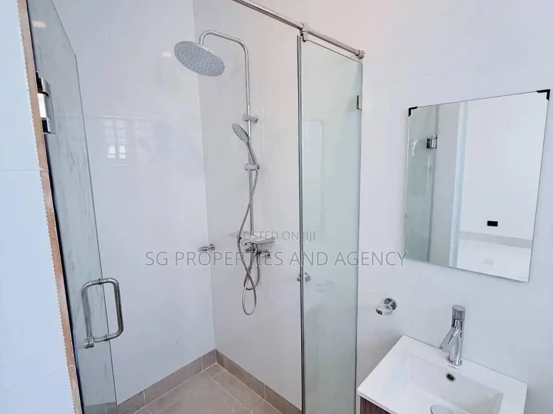 4bdrm Mansion in Spintex Palace Mall, Airport Residential Area for rent in Airport Residential Area