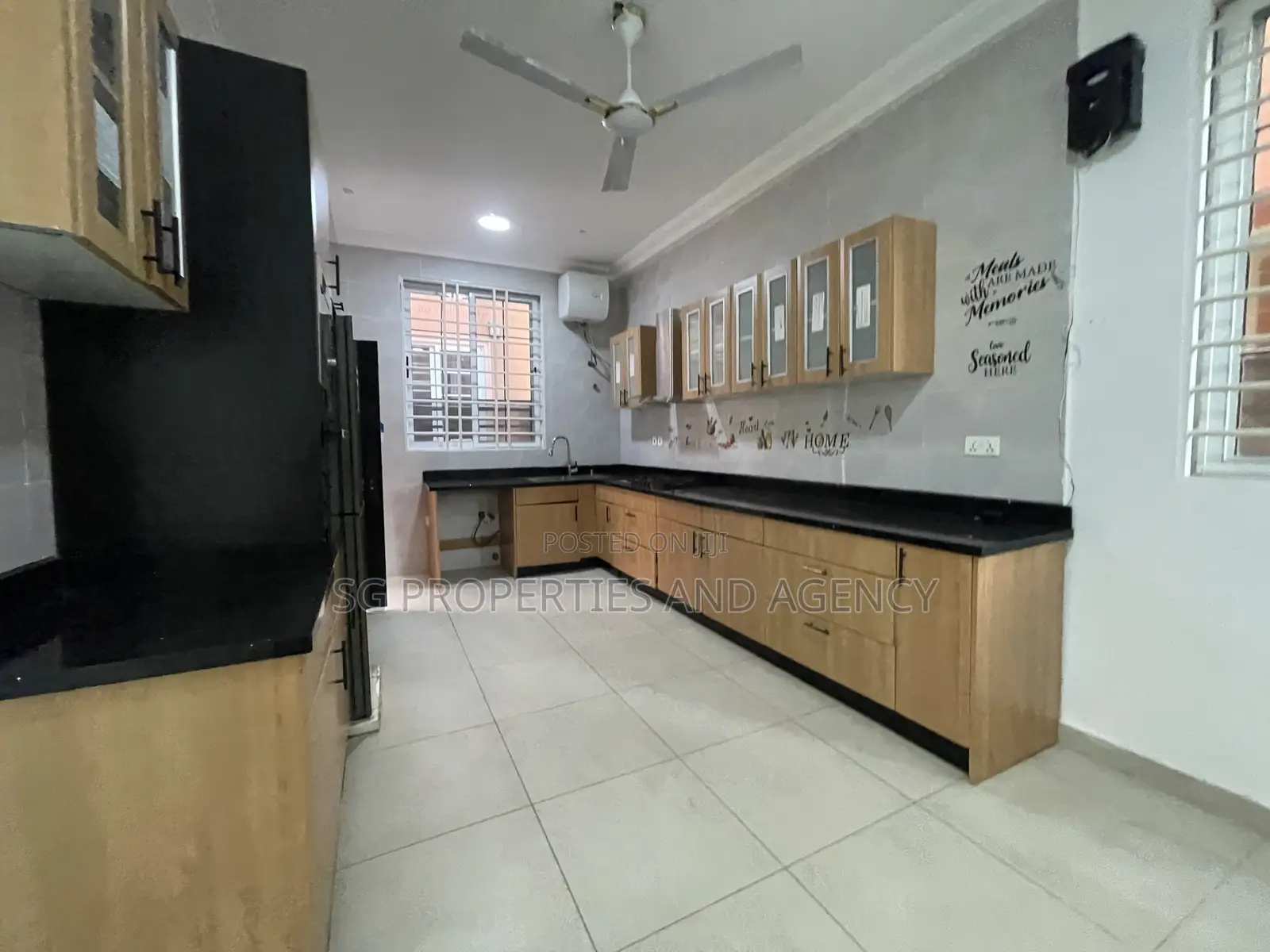 4bdrm Mansion in Spintex Palace Mall, Airport Residential Area for rent in Airport Residential Area