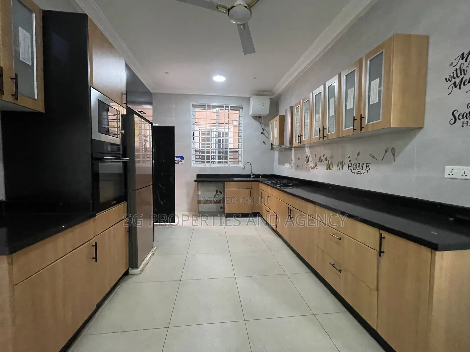 4bdrm Mansion in Spintex Palace Mall, Airport Residential Area for rent in Airport Residential Area