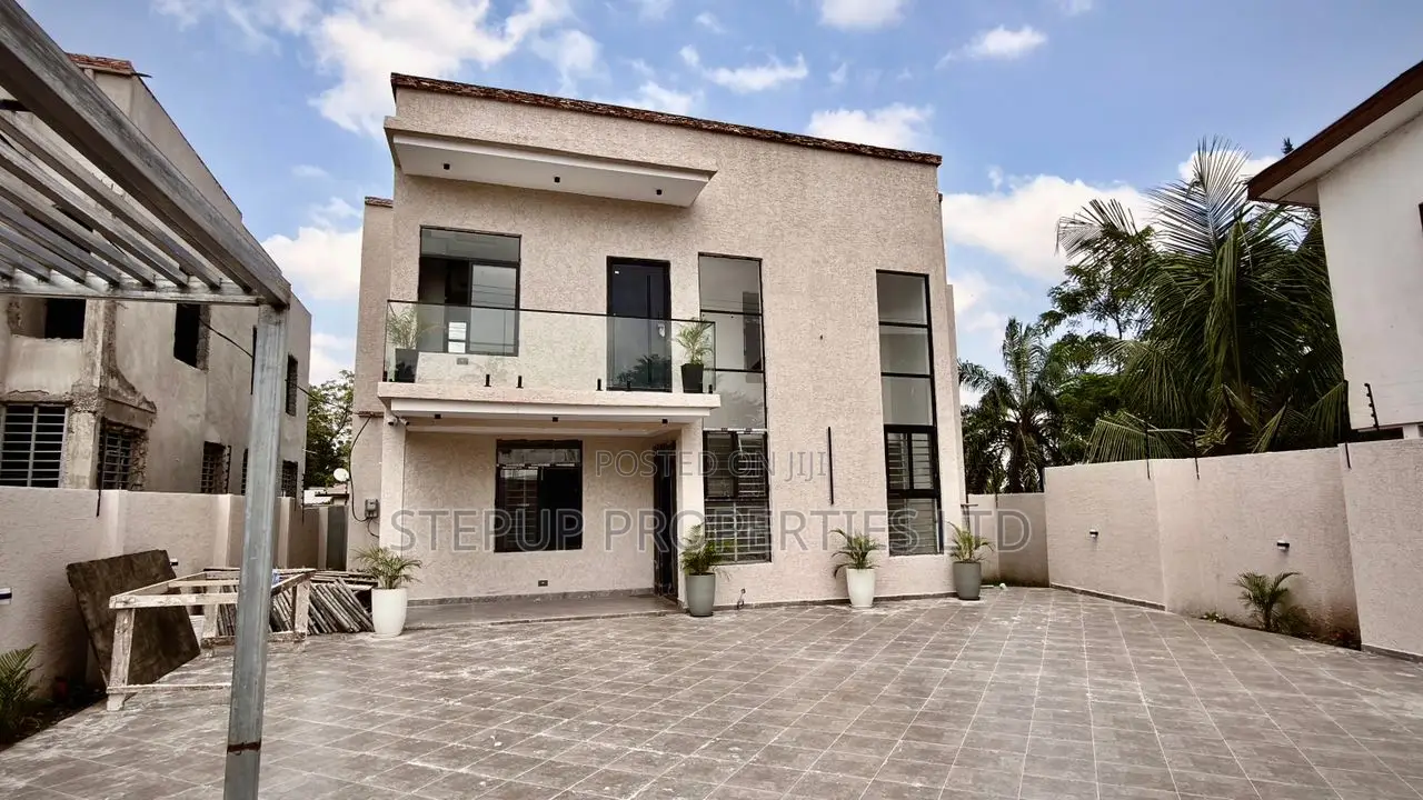 4bdrm House in Ashaley Botwe, Little Roses Area for sale in Little Roses Area