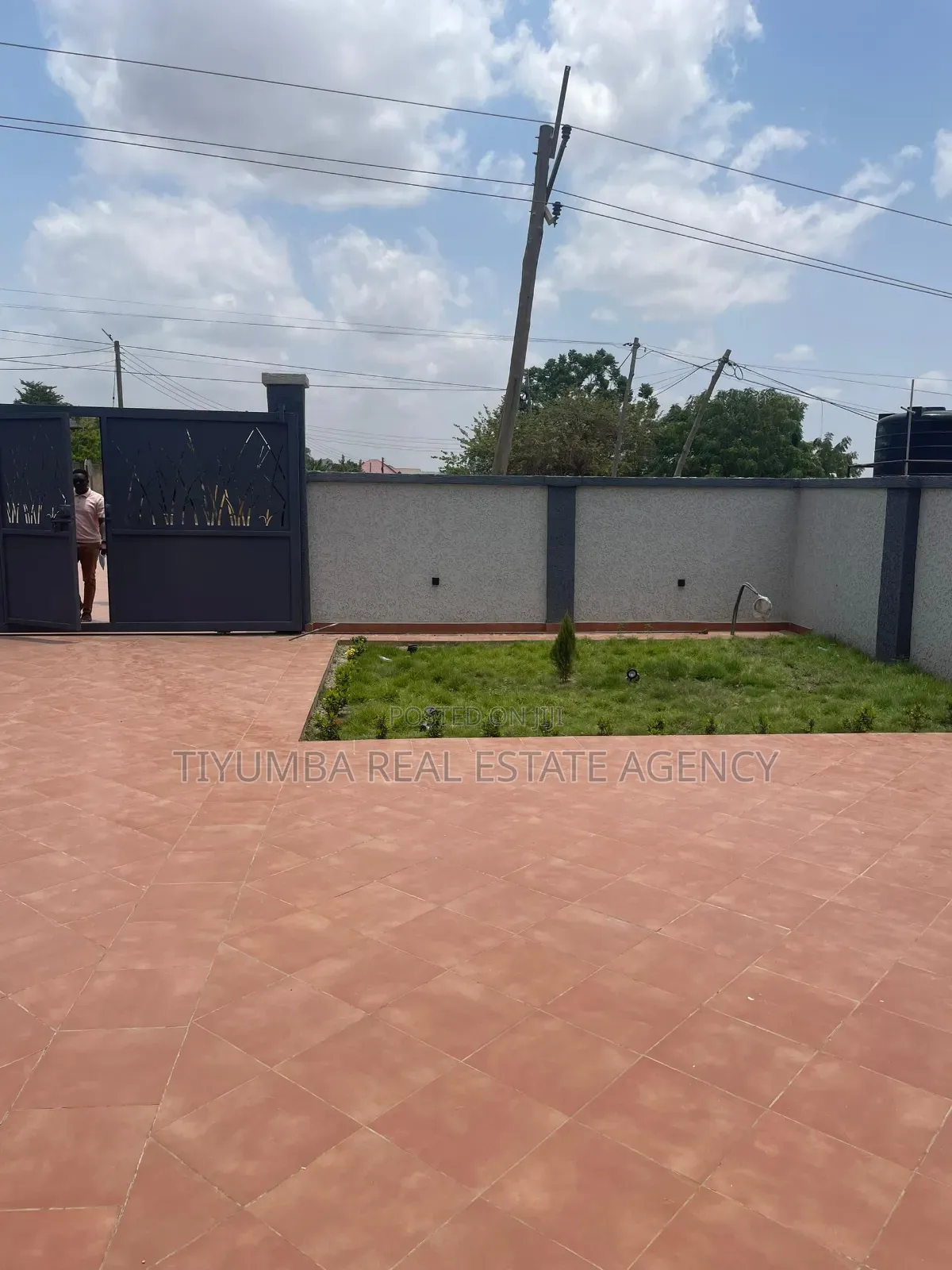 5bdrm Duplex in Tiyumba Real Estate, Ga East Municipal for sale in Ga East Municipal