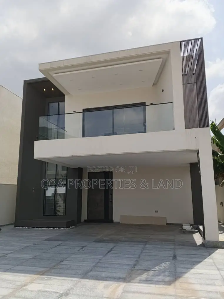 4bdrm House in Nanakrom - Botwe for sale in School Junction