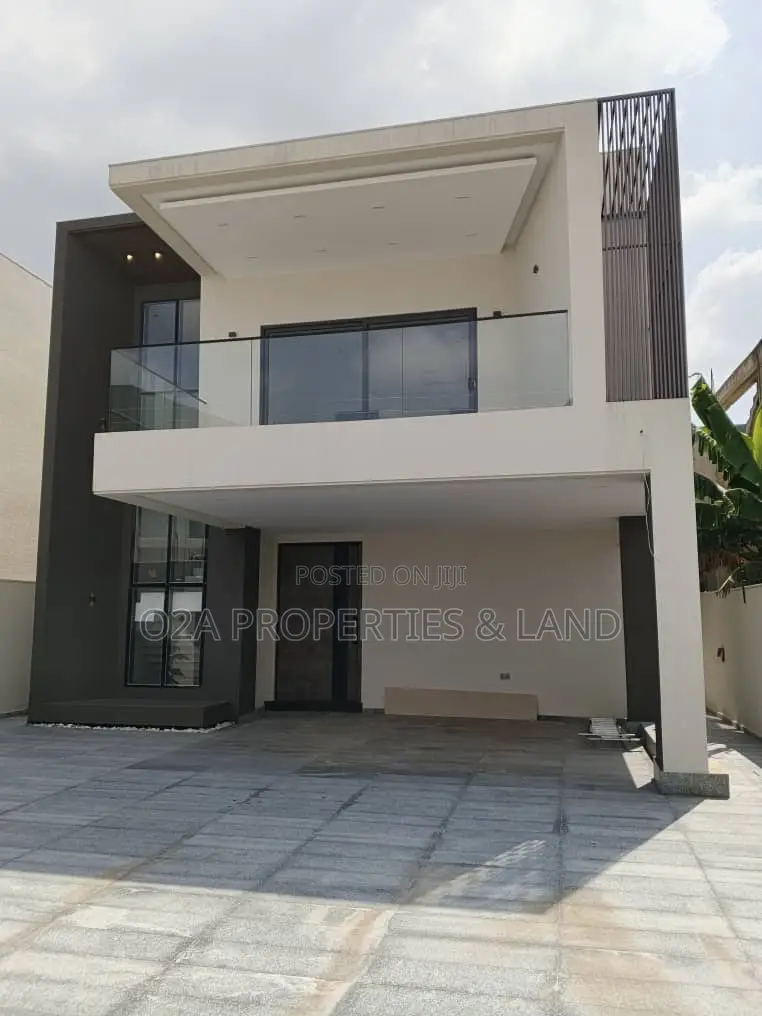 4bdrm House in Nanakrom - Botwe for sale in School Junction