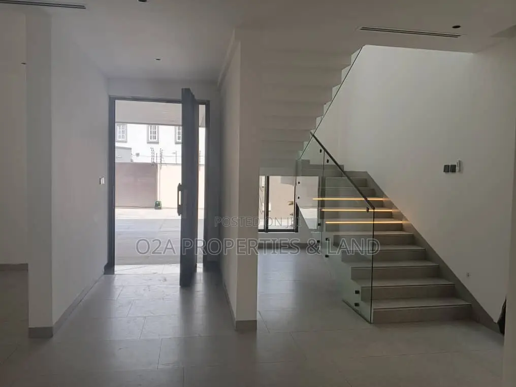 4bdrm House in Nanakrom - Botwe for sale in School Junction