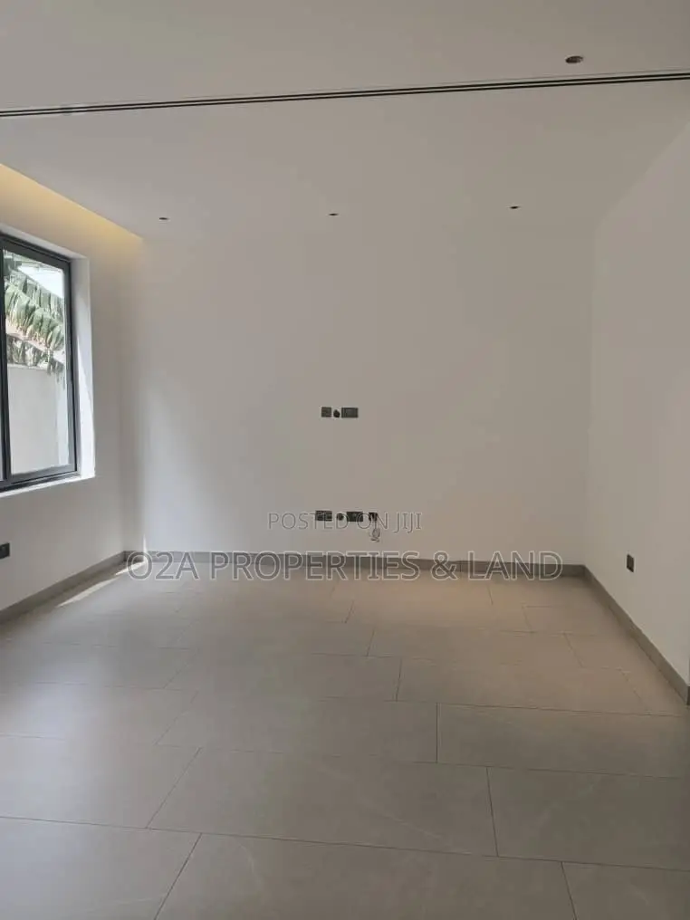 4bdrm House in Nanakrom - Botwe for sale in School Junction