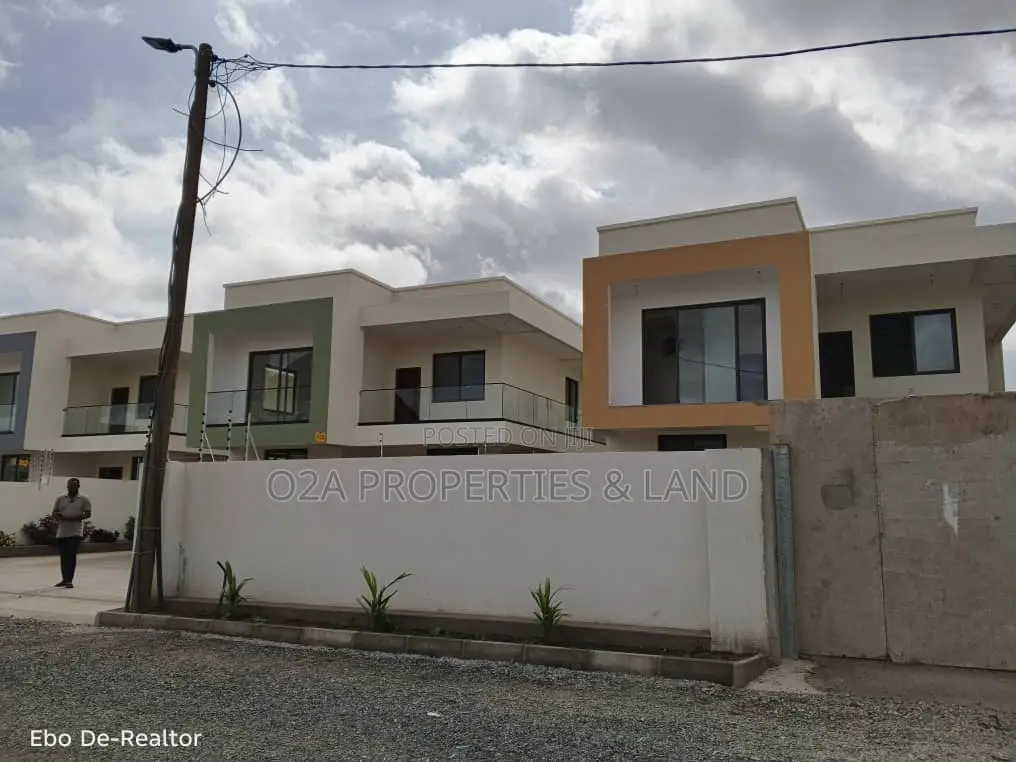 4bdrm House in Botwe School for sale in School Junction