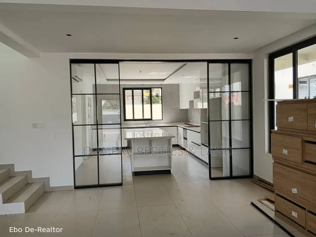 4bdrm House in Botwe School for sale in School Junction