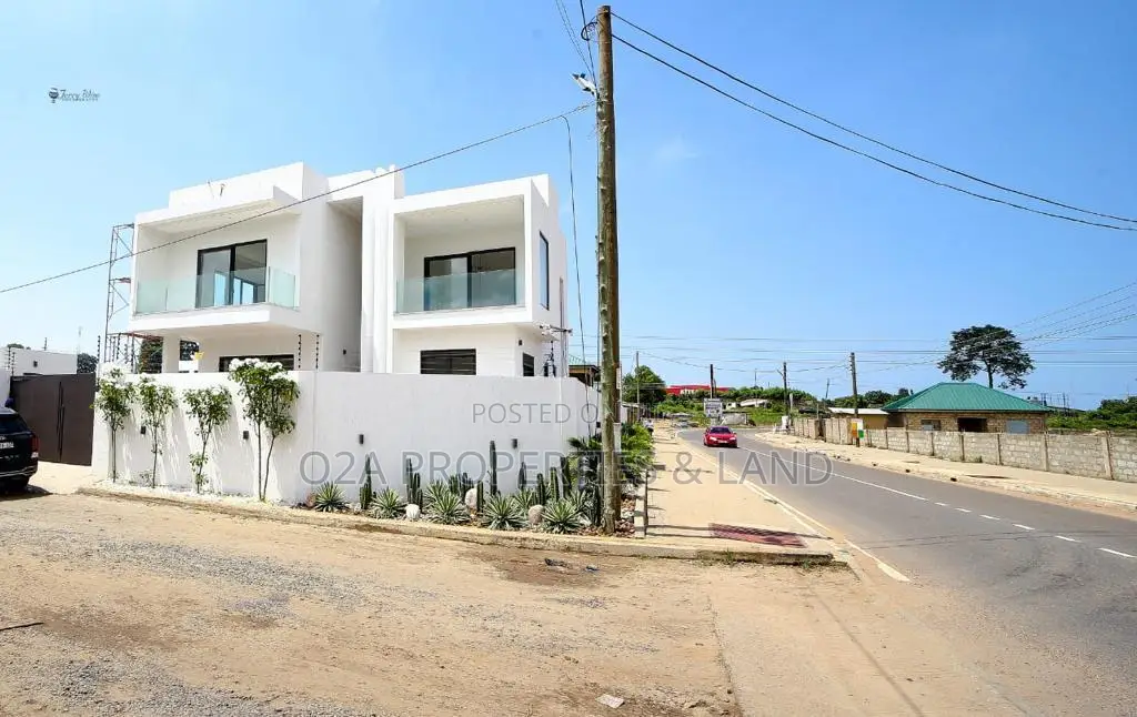 4bdrm House in East Legon, Bawaleshie for sale in Bawaleshie