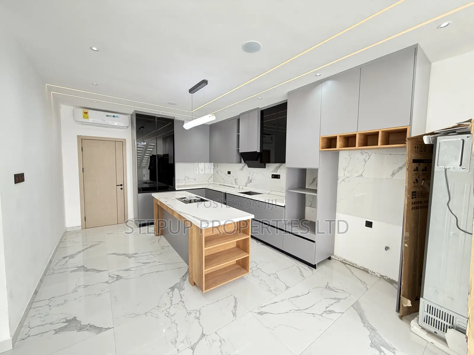 4bdrm House in Ashaley Botwe Little for sale in Little Roses Area