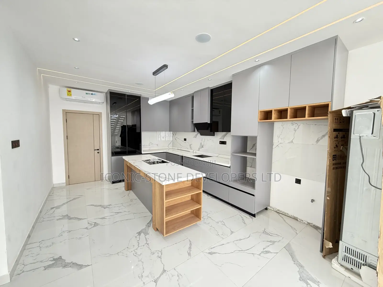 4bdrm House in Ashaley Botwe Little for sale in Little Roses Area