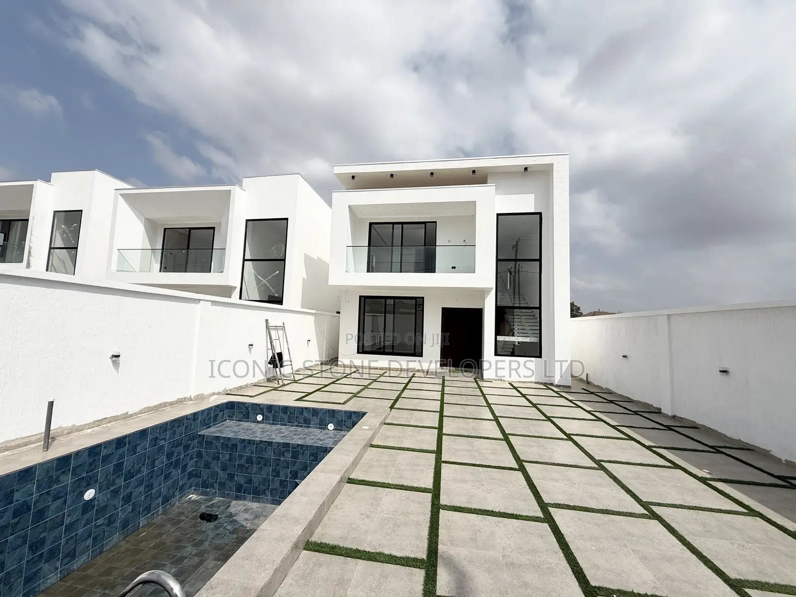 4bdrm House in Ashaley Botwe Little for sale in Little Roses Area