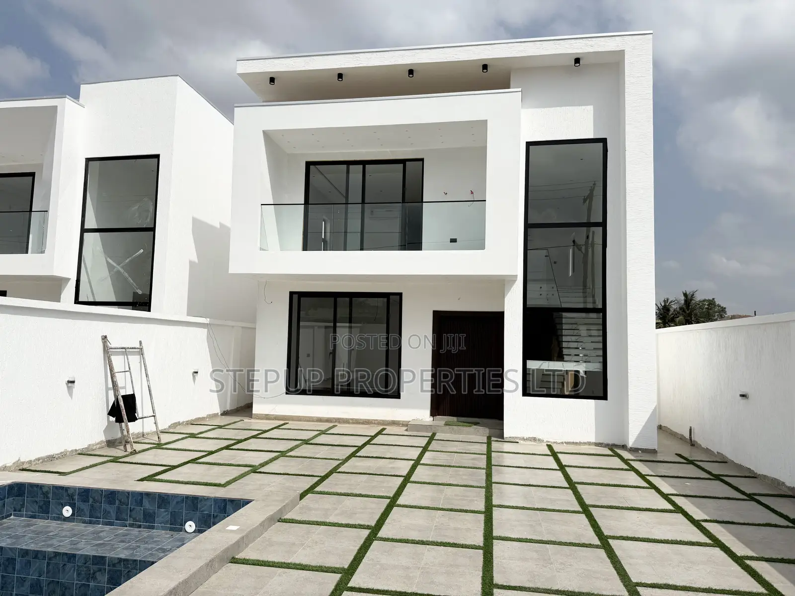 4bdrm House in Ashaley Botwe Little for sale in Little Roses Area