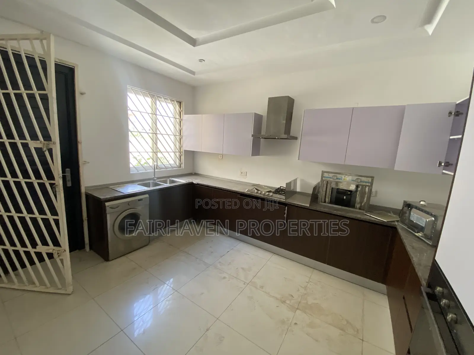 4bdrm Townhouse/Terrace in East Airport for sale in Airport Residential Area