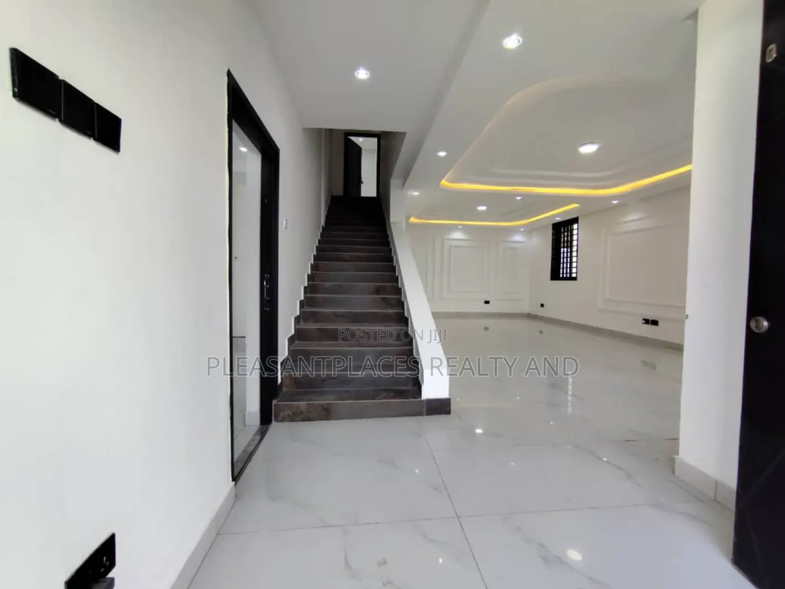 4bdrm Duplex in Pleasantplaces, East Legon for sale in East Legon