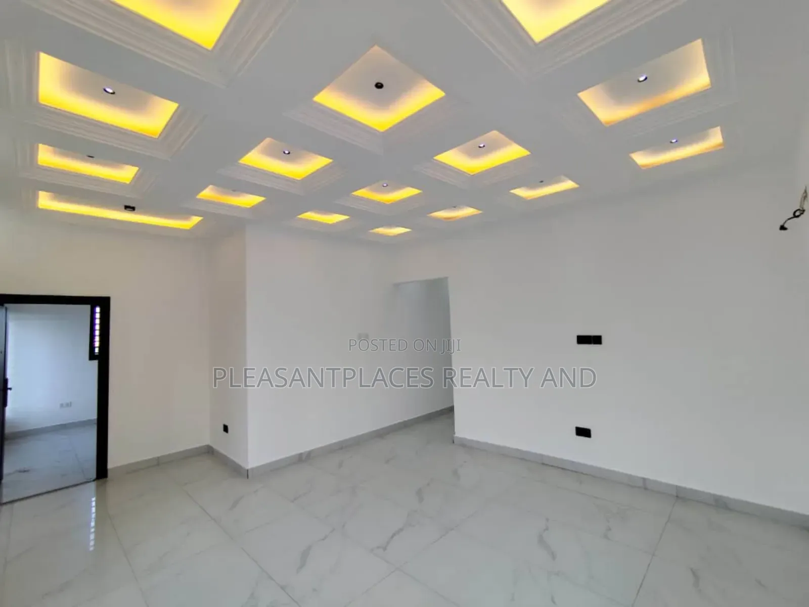 4bdrm Duplex in Pleasantplaces, East Legon for sale in East Legon